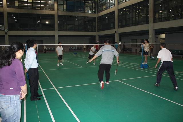 豪运国际welcome集团举行第一届羽毛球角逐