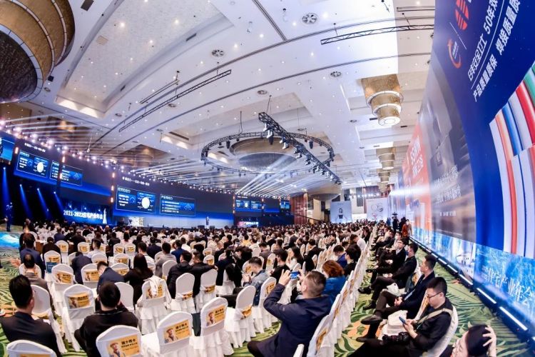 ���˹��ʹ���-׷�󿵽�,����һ������