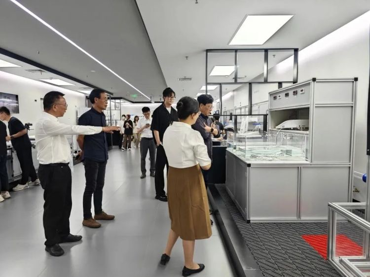 ���˹��ʹ���-׷�󿵽�,����һ������