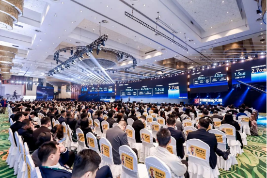 ���˹��ʹ���-׷�󿵽�,����һ������