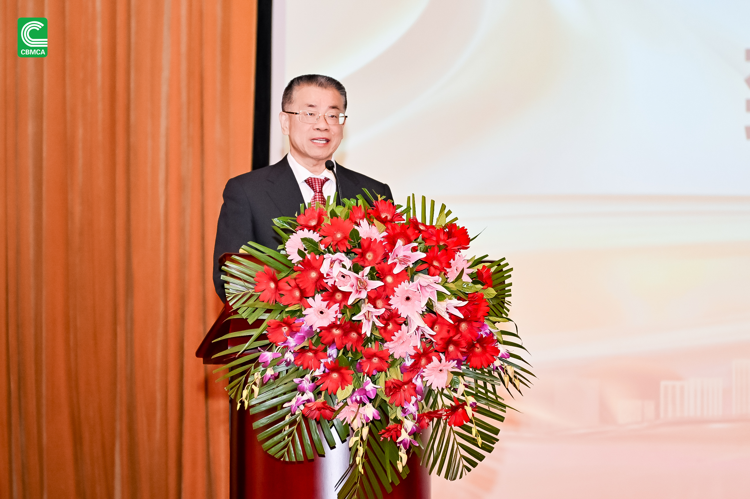 ���˹��ʹ���-׷�󿵽�,����һ������